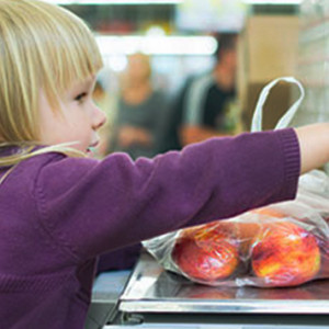 little-girl-weighing-food