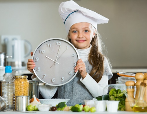 Cooking with kids using a timer