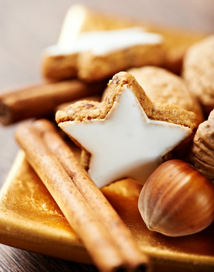 healthy christmas cookies with nuts and cinnamon